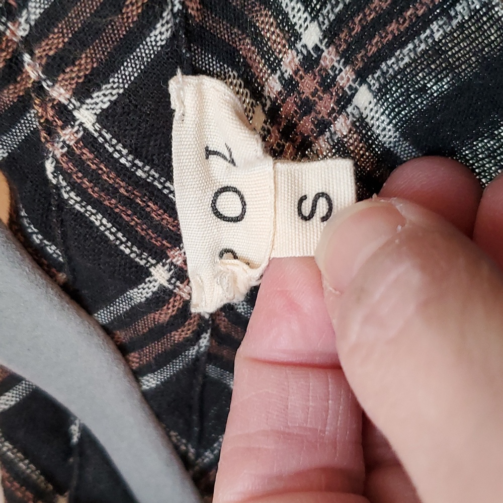 Plaid Sleeveless HI/LO SHIRT - Picture 3 of 5